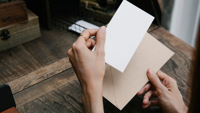 Carte cadeau périmée : quels recours pour se faire rembourser ?