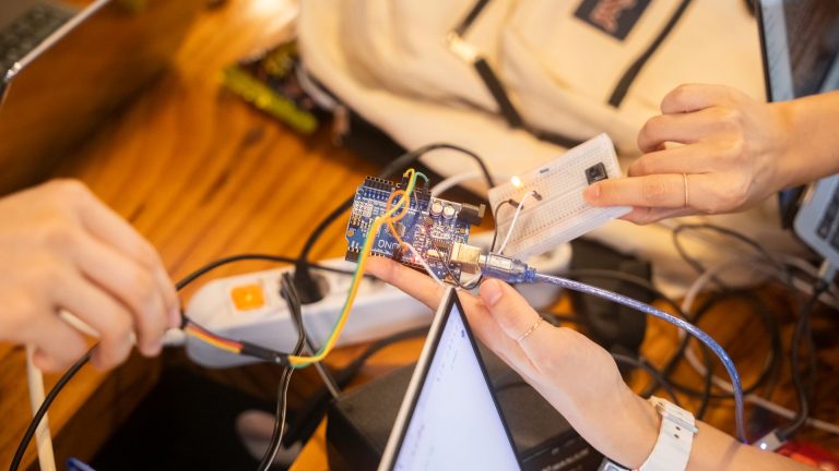 Informatique embarquée : 5 solutions et vrai calcul de rentabilité