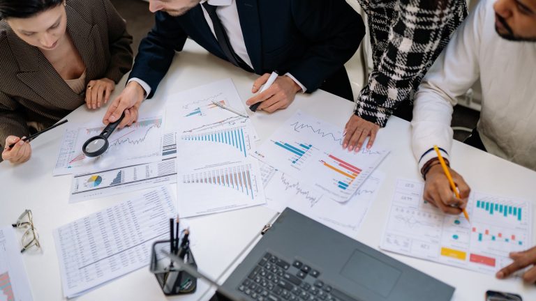 Contact Qefhuilwaz Ltd : prélèvements bancaires et démarches