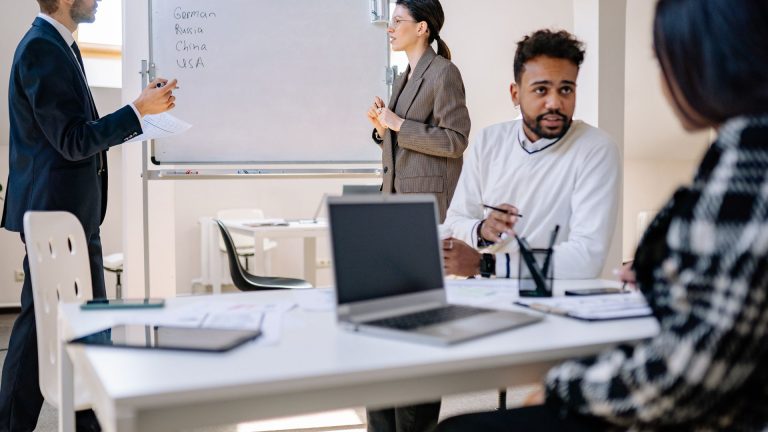 À quel GAFAM appartient LinkedIn ? Propriétaire, rachat et stratégie